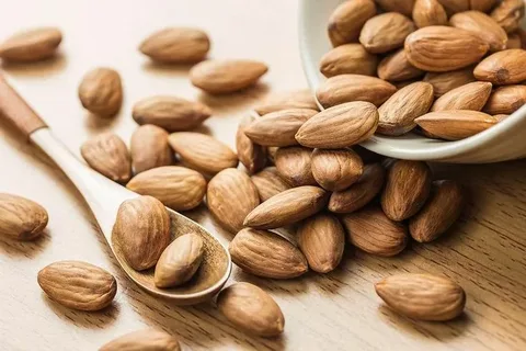 تصویر 4 از قیمت بادام منقا شور با کیفیت ارزان + خرید عمده